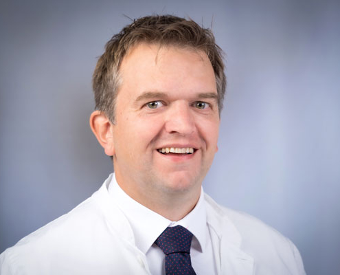 Dr. med. <br />Fiete John