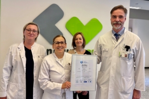 Gruppenbild mit Zertifikat